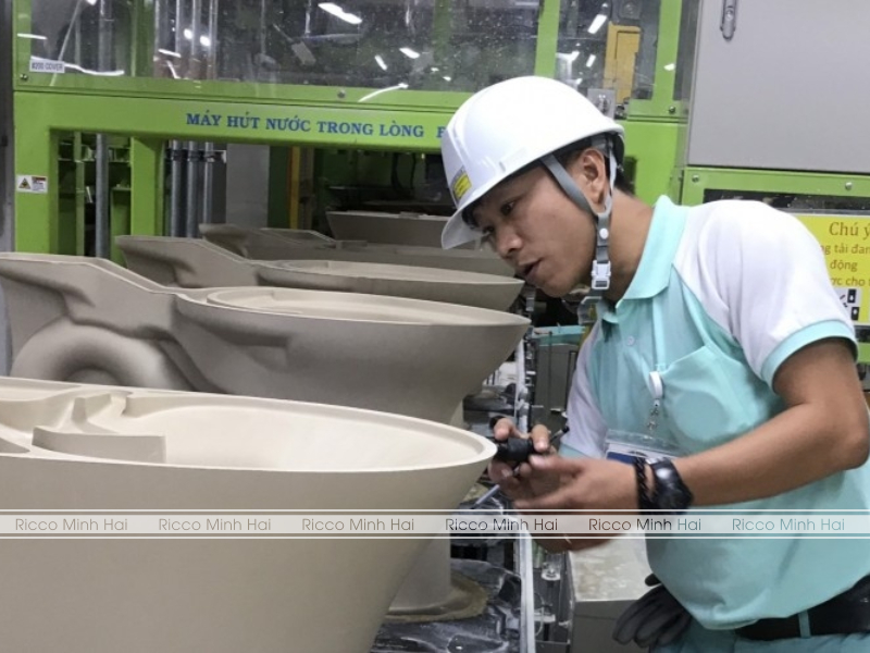 chất lượng bồn cầu toto được kiểm tra khắt khe