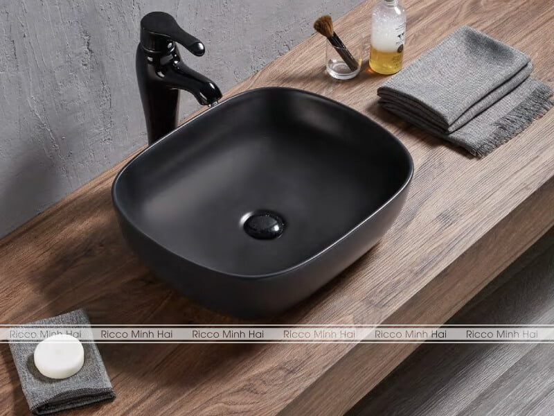 Chậu rửa mặt Clara màu đen huyền bí