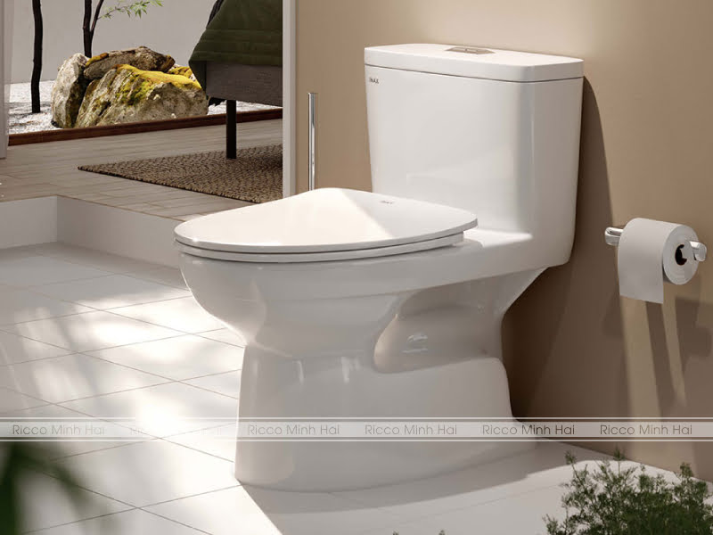 mua bồn cầu 1 khối Inax tại hải dương khách hàng đến minh hải plaza